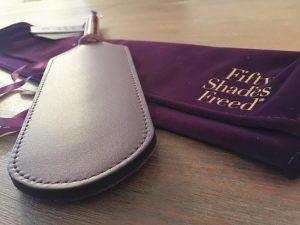 Productbespreking - Fifty Shades Freed Leren & suede paddle
