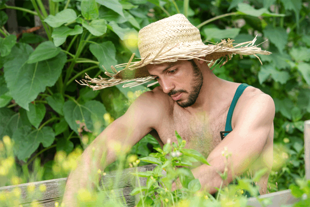 Femdom fantasie: De tuinman - een onverwacht ochtendspel